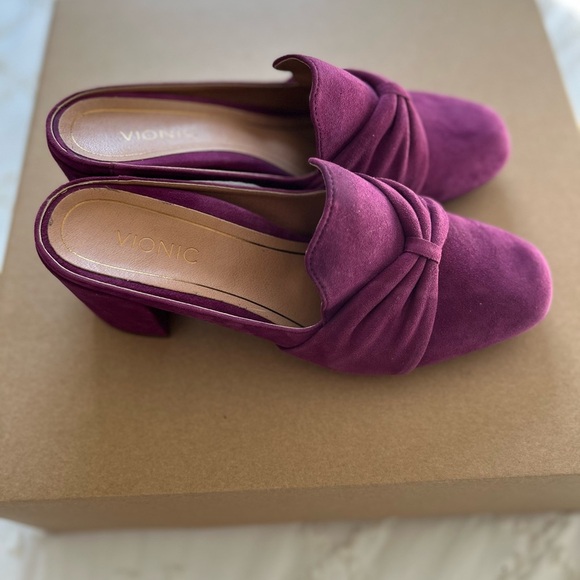 Vionic Presley Mule Pumps - Picture 12 of 14